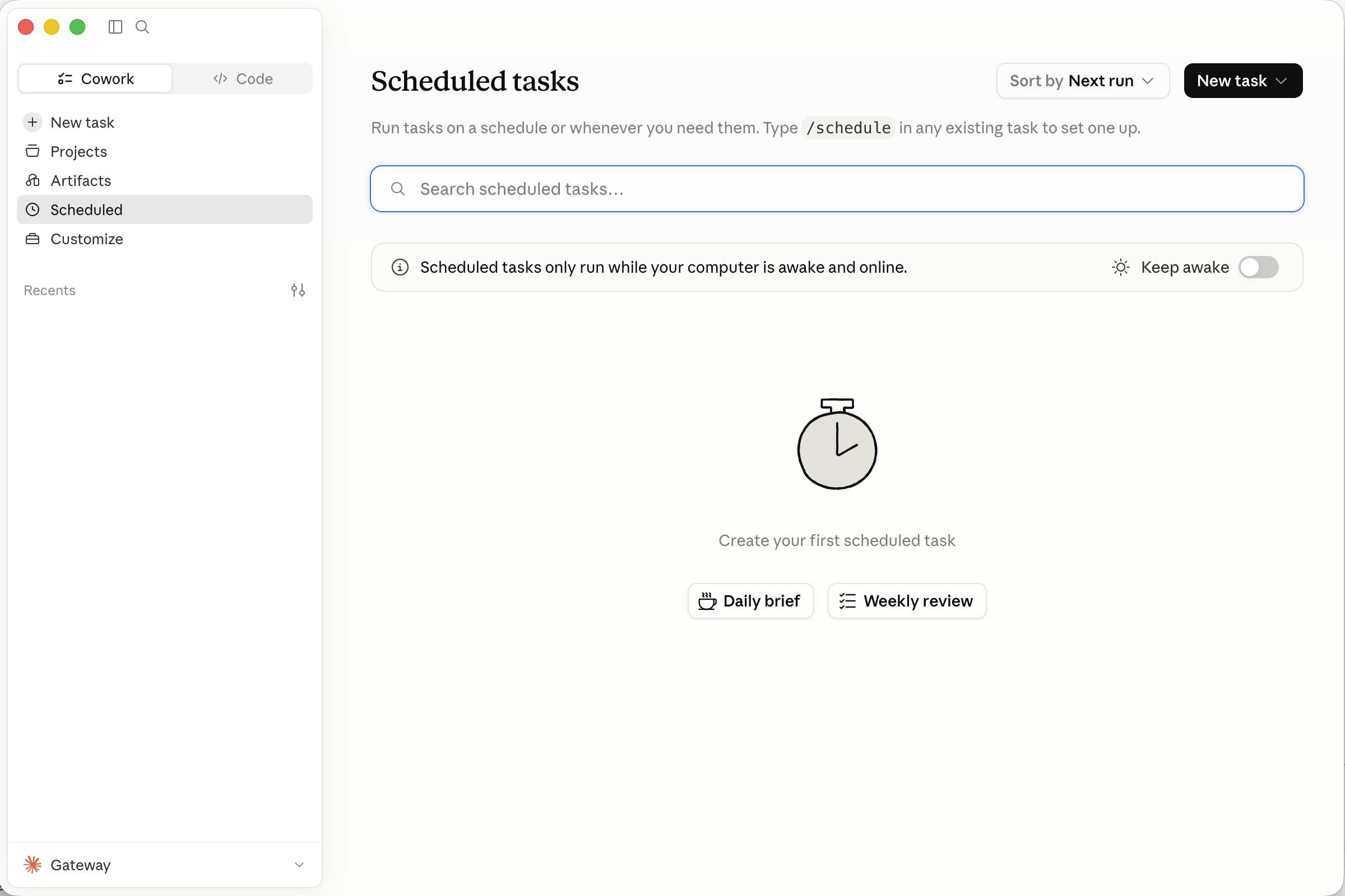 Claude Cowork Scheduled tasks 排程任務頁,顯示搜尋、Keep awake 與範例任務